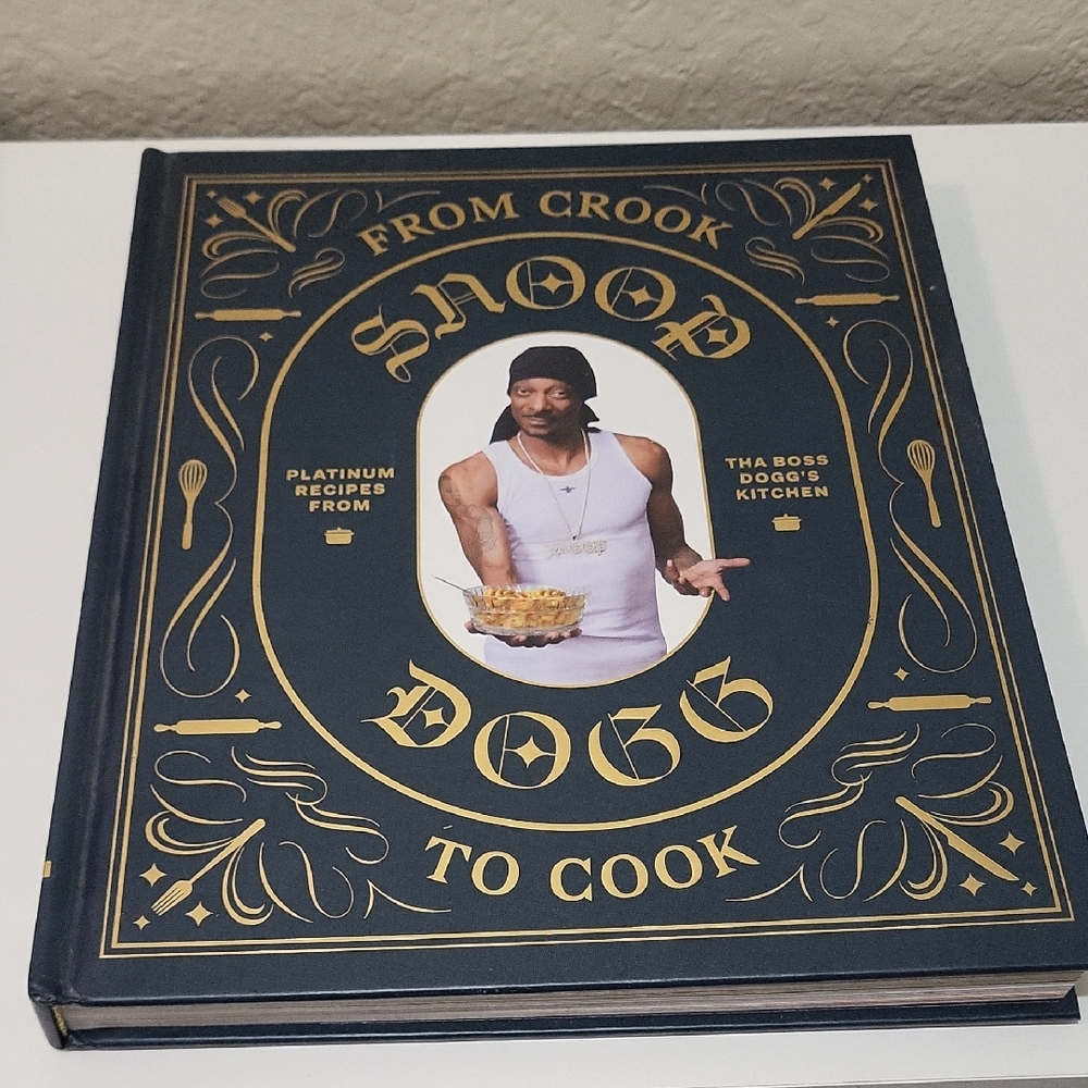 From Crook to Cook: Platinum Recipes from Tha Boss‎ Dogg’s Kitchen by Snoop Dogg